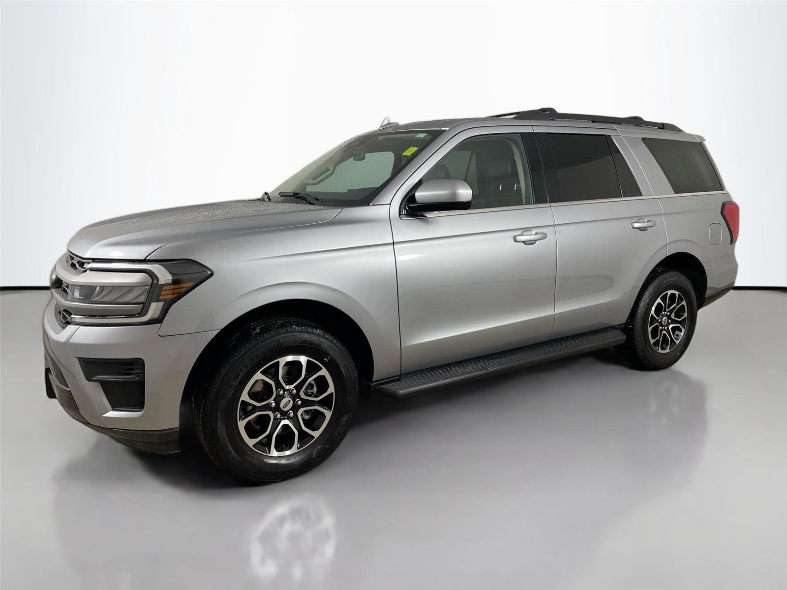 Used 2024 Ford Expedition XLT image 4