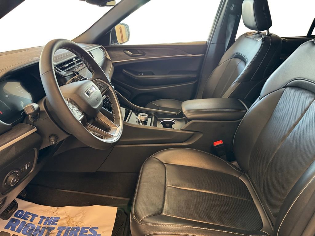 Used 2024 Jeep Grand Cherokee Limited w/ Luxury Tech Group II image 10