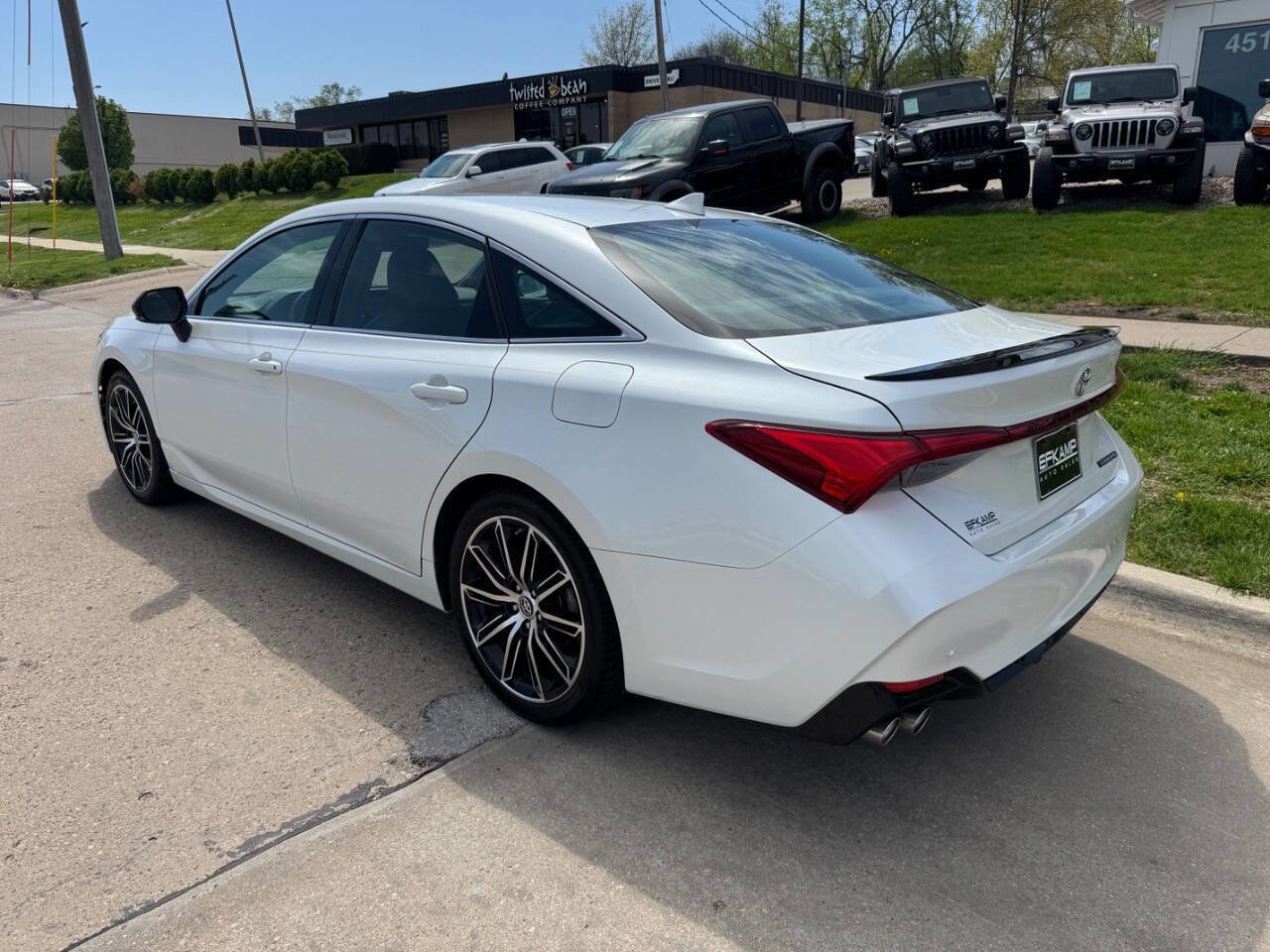Used 2019 Toyota Avalon Touring w/ Advanced Safety Package FWD image 3