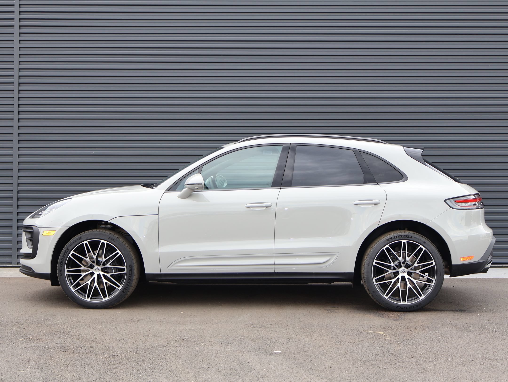New 2026 Porsche Macan AWD/4WD image 2