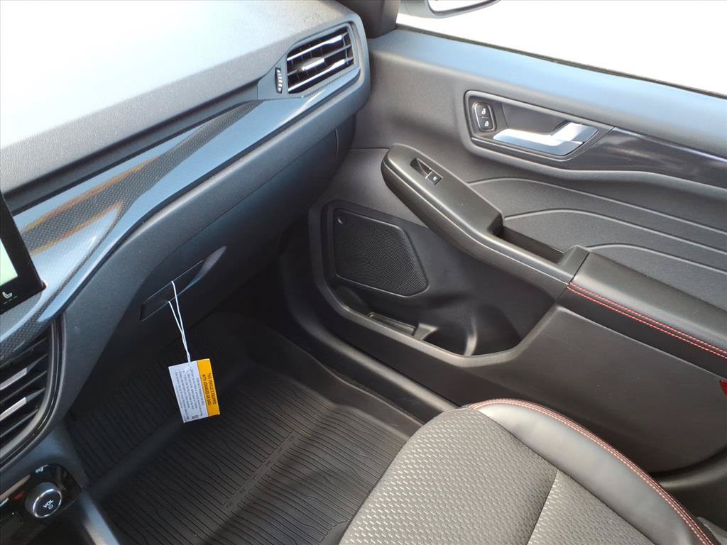 Used 2025 Ford Escape ST-Line w/ Equipment Group 301A FWD image 16