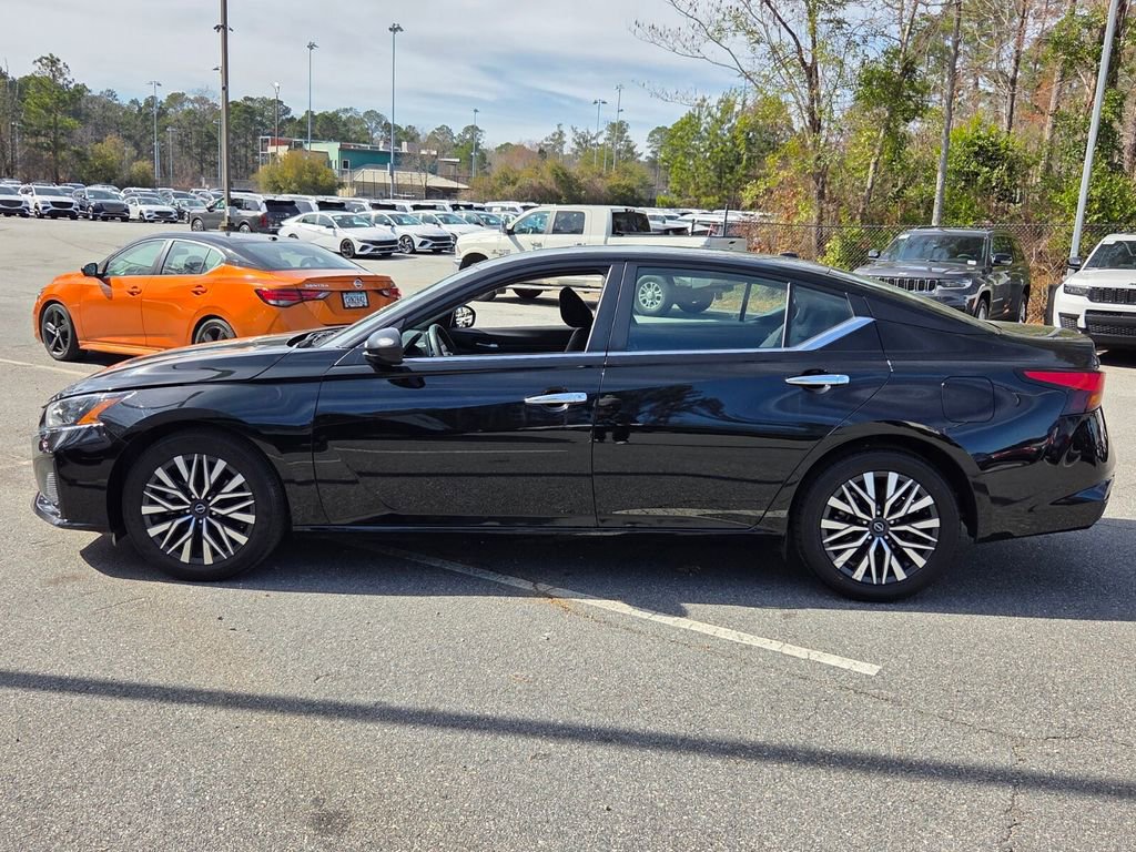 Used 2024 Nissan Altima 2.5 SV image 4