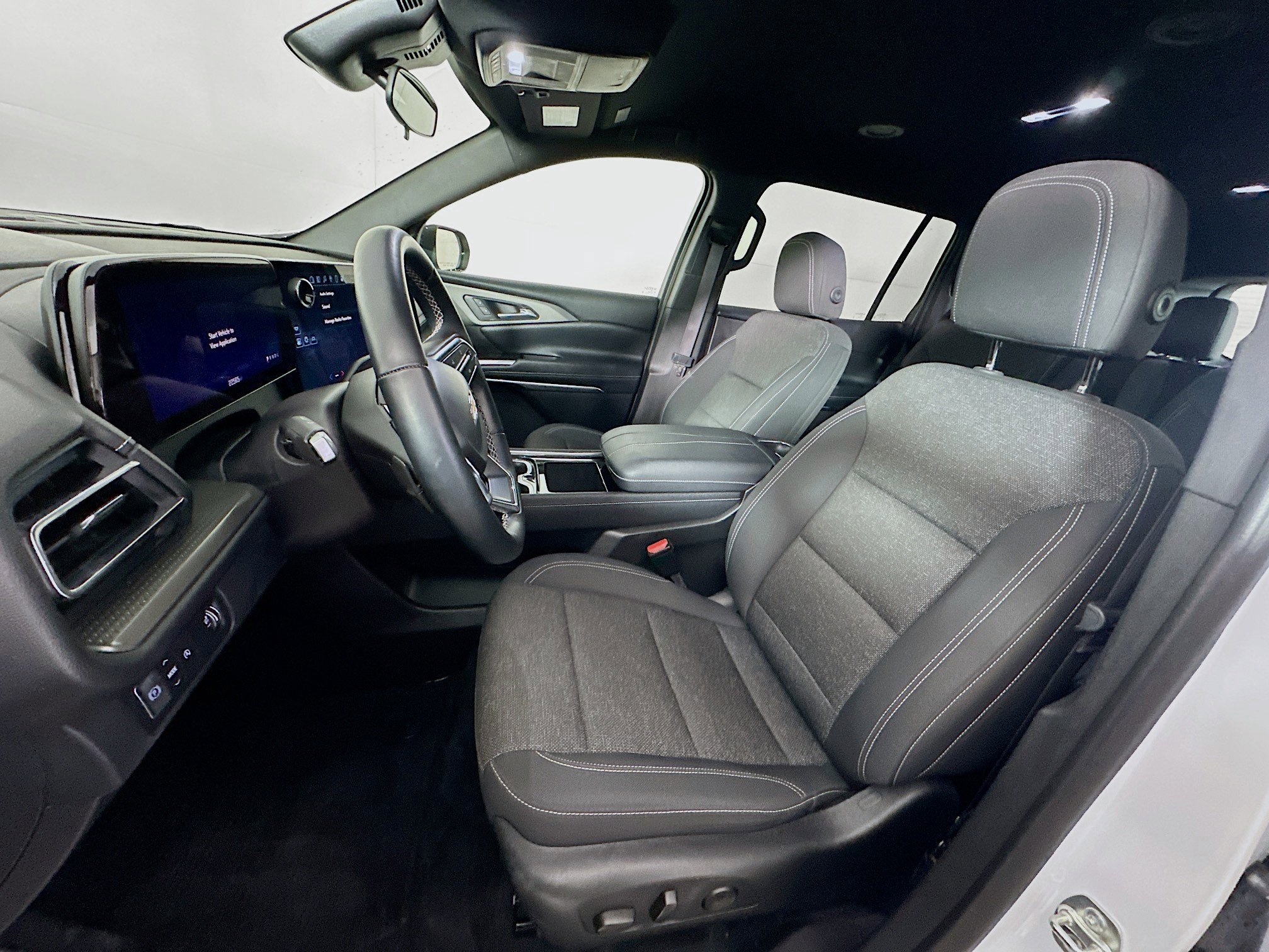 Used 2025 Chevrolet Traverse LT image 13