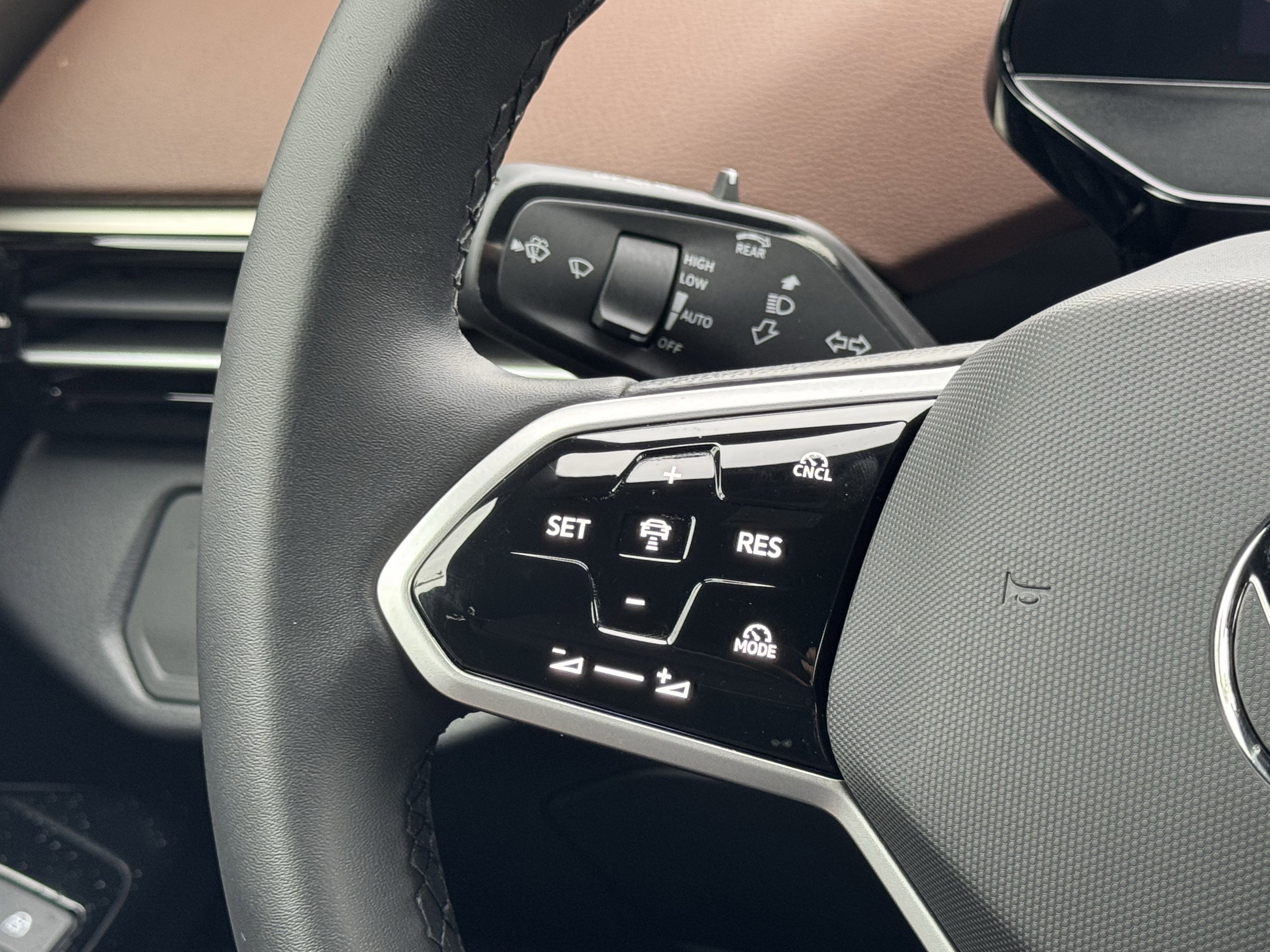 Used 2025 Volkswagen ID.4 Pro image 18