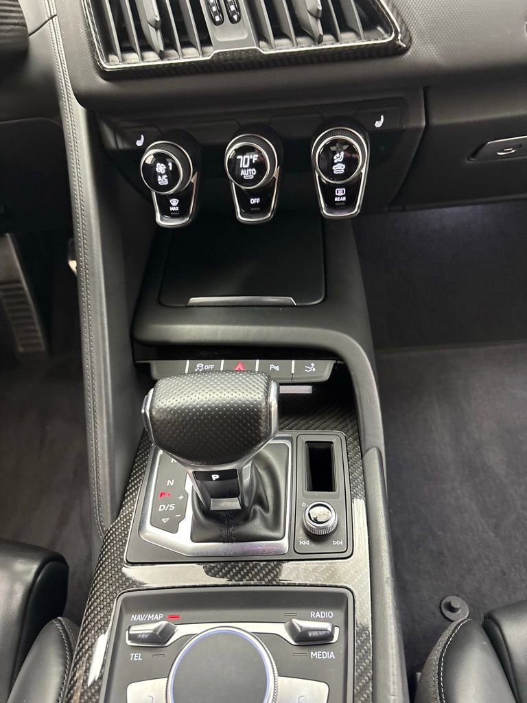 Used 2018 Audi R8 V10 w/ Premium Package image 39