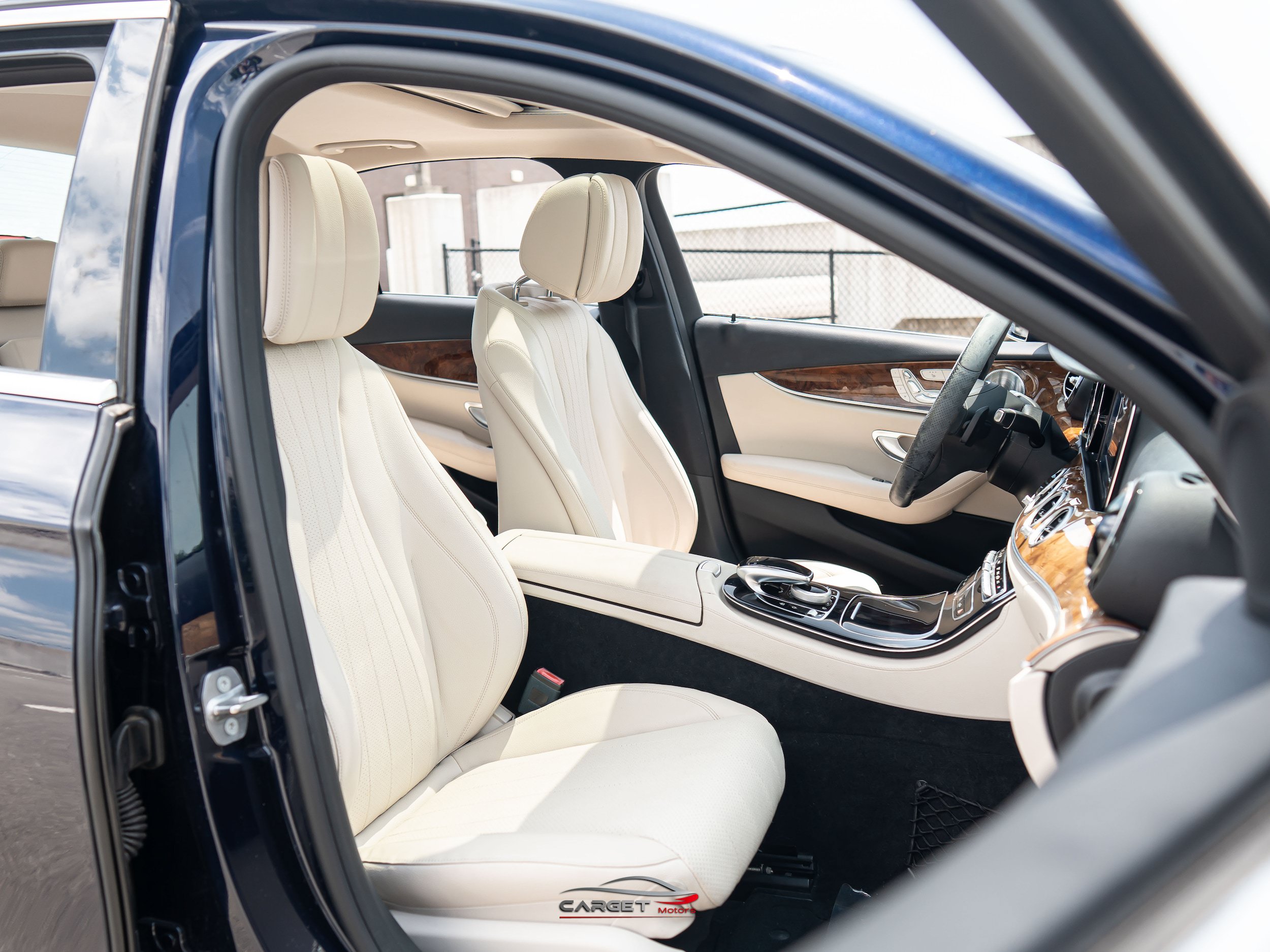 Used 2017 Mercedes-Benz E 300 4MATIC image 17
