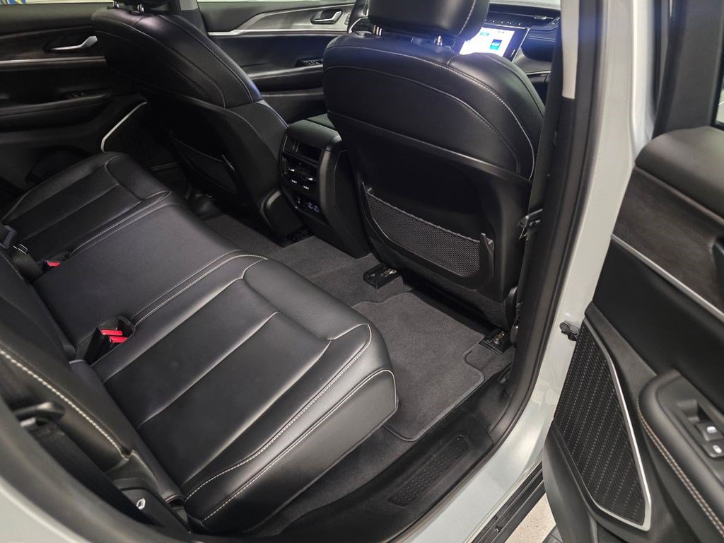 Used 2022 Jeep Grand Cherokee Limited RWD image 32