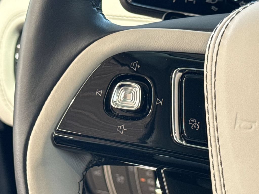 Certified 2026 Lincoln Aviator AWD image 19