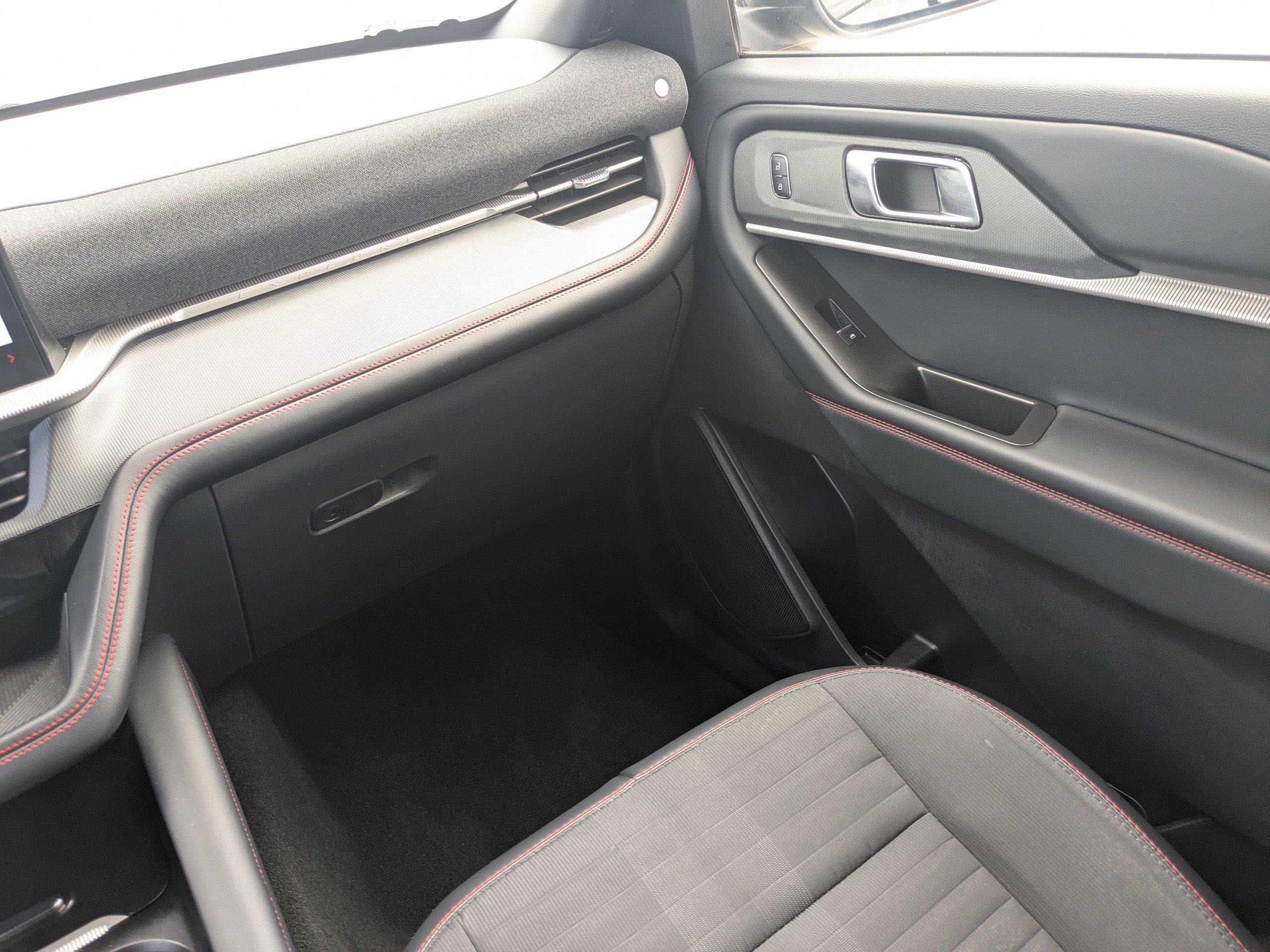 Used 2025 Ford Explorer ST-Line w/ ST-Line Street Pack image 21