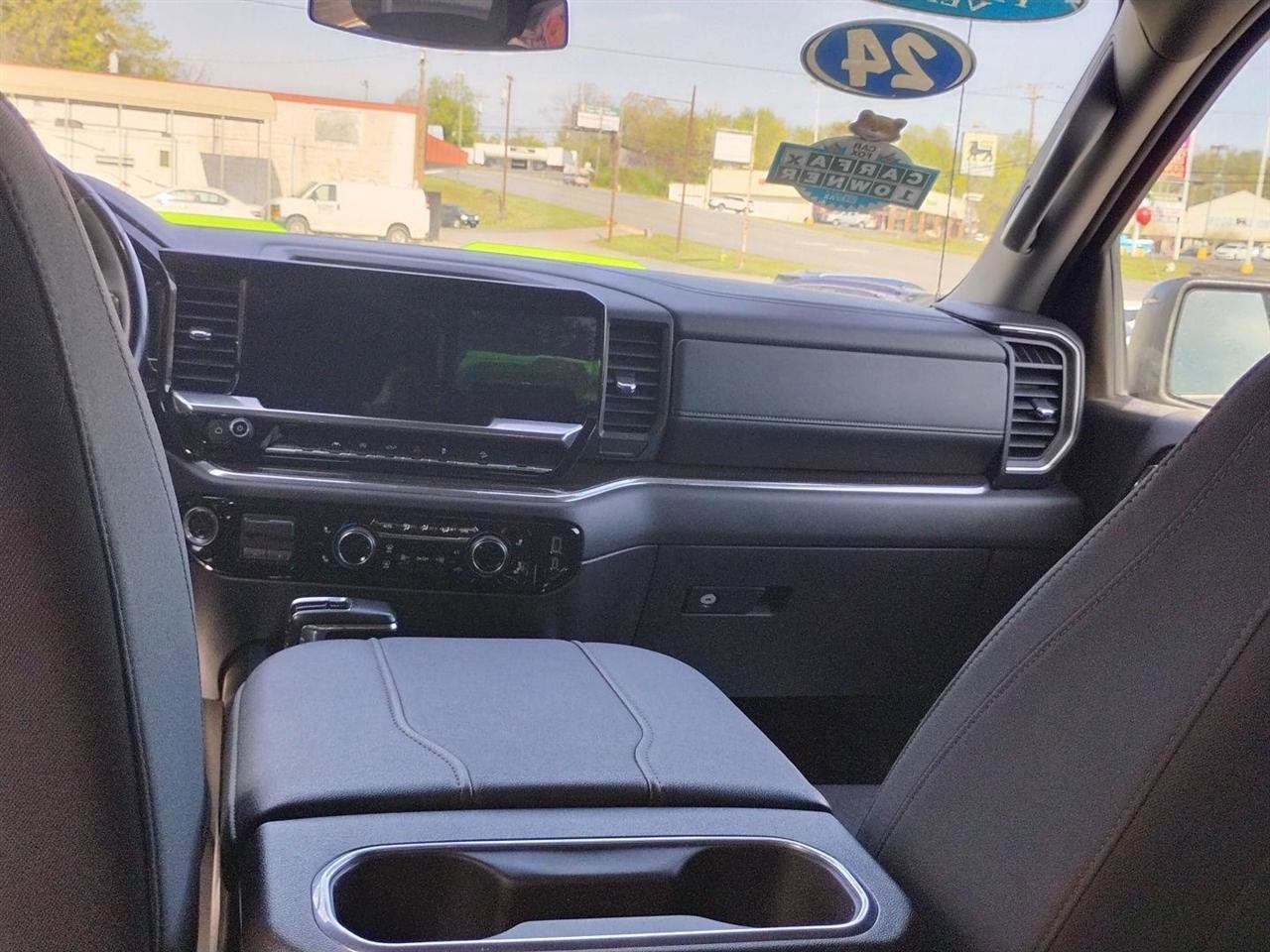 Used 2024 Chevrolet Silverado 1500 LT Trail Boss w/ Convenience Package II AWD/4WD image 15