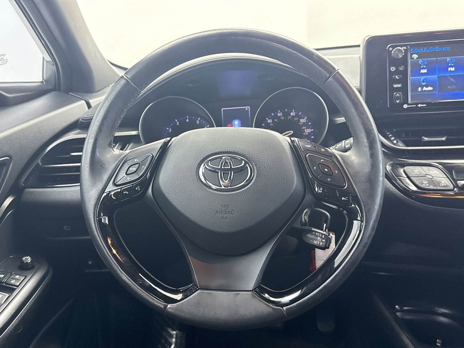Used 2018 Toyota C-HR XLE image 18