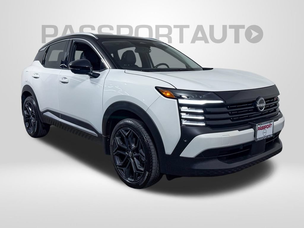 Certified 2025 Nissan Kicks SR w/ SR Premium Package AWD/4WD image 3