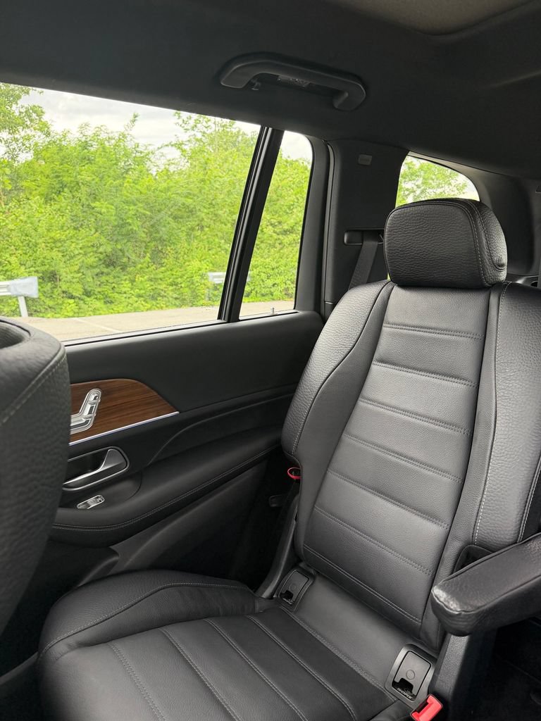 Used 2024 Mercedes-Benz GLS 450 4MATIC image 34