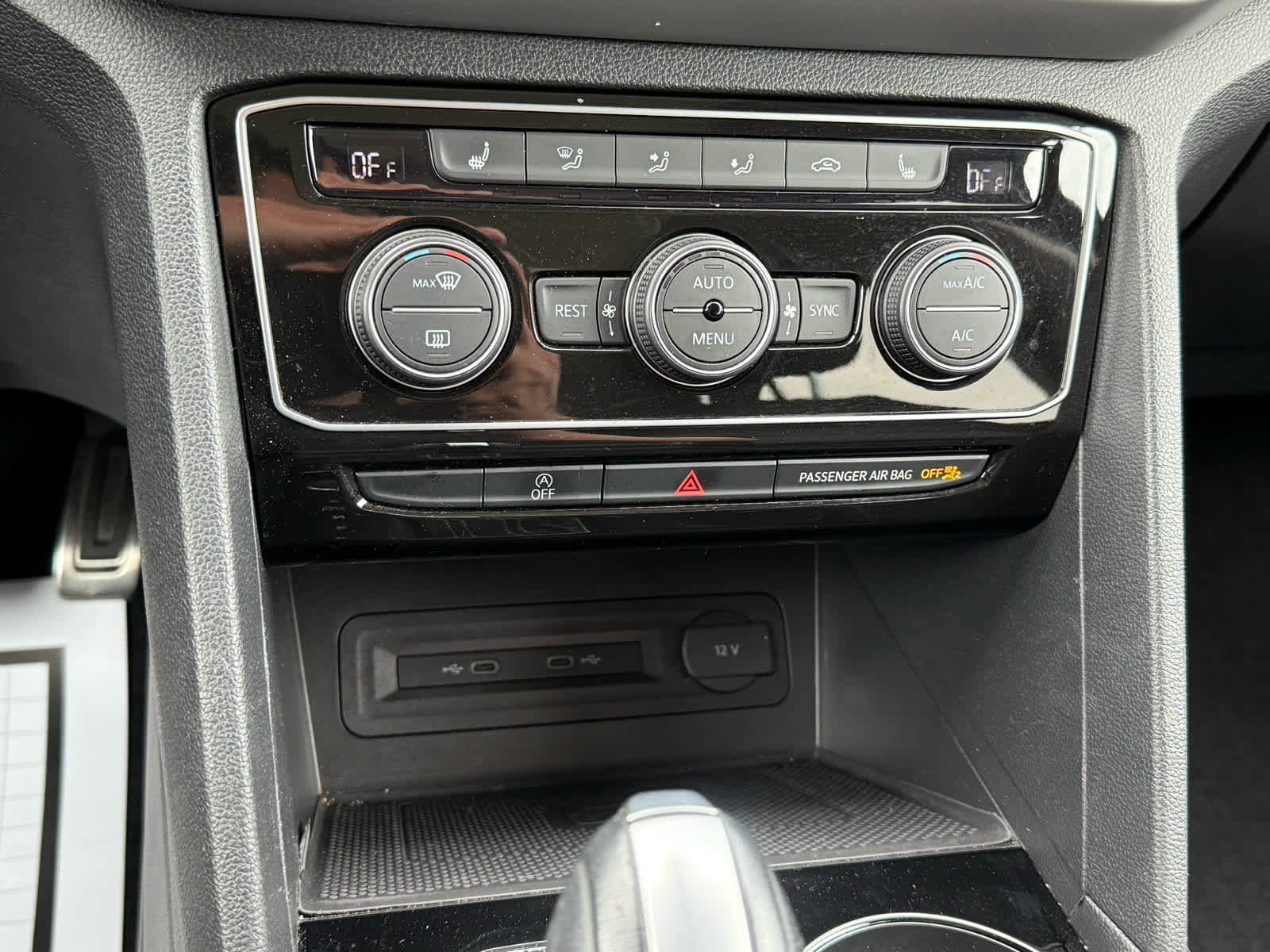 Used 2022 Volkswagen Atlas SEL R-Line AWD/4WD image 19