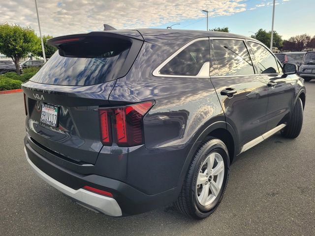 Used 2025 Kia Sorento LX FWD image 4