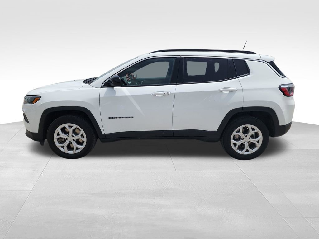 Used 2024 Jeep Compass Latitude AWD/4WD image 5