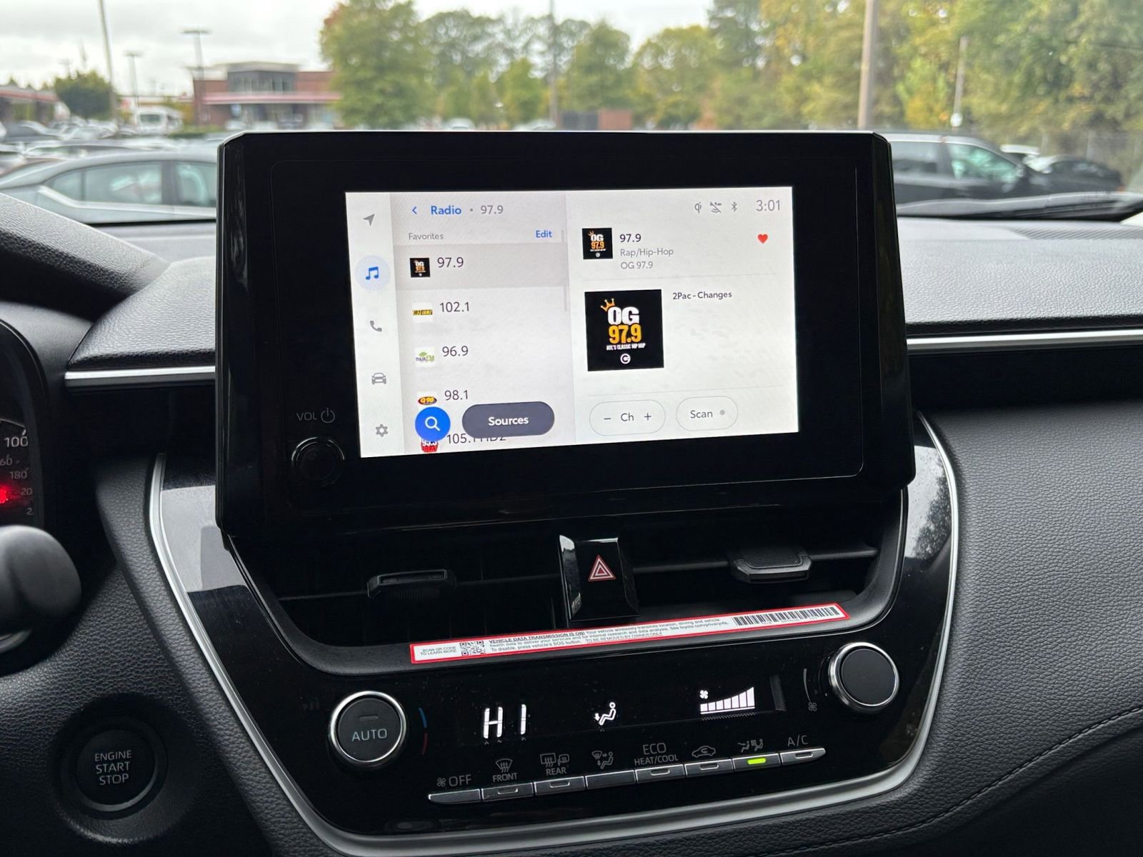 Used 2025 Toyota Corolla Cross LE image 18