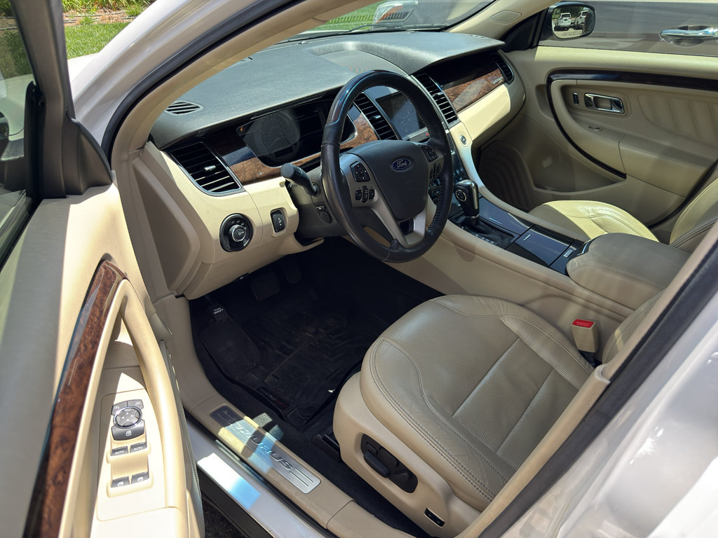 Used 2016 Ford Taurus Limited w/ Equipment Group 301A AWD/4WD image 8