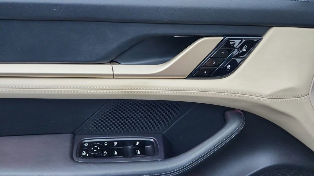 Used 2020 Porsche Taycan Turbo image 27