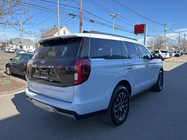 Used 2025 Ford Expedition Platinum image 6