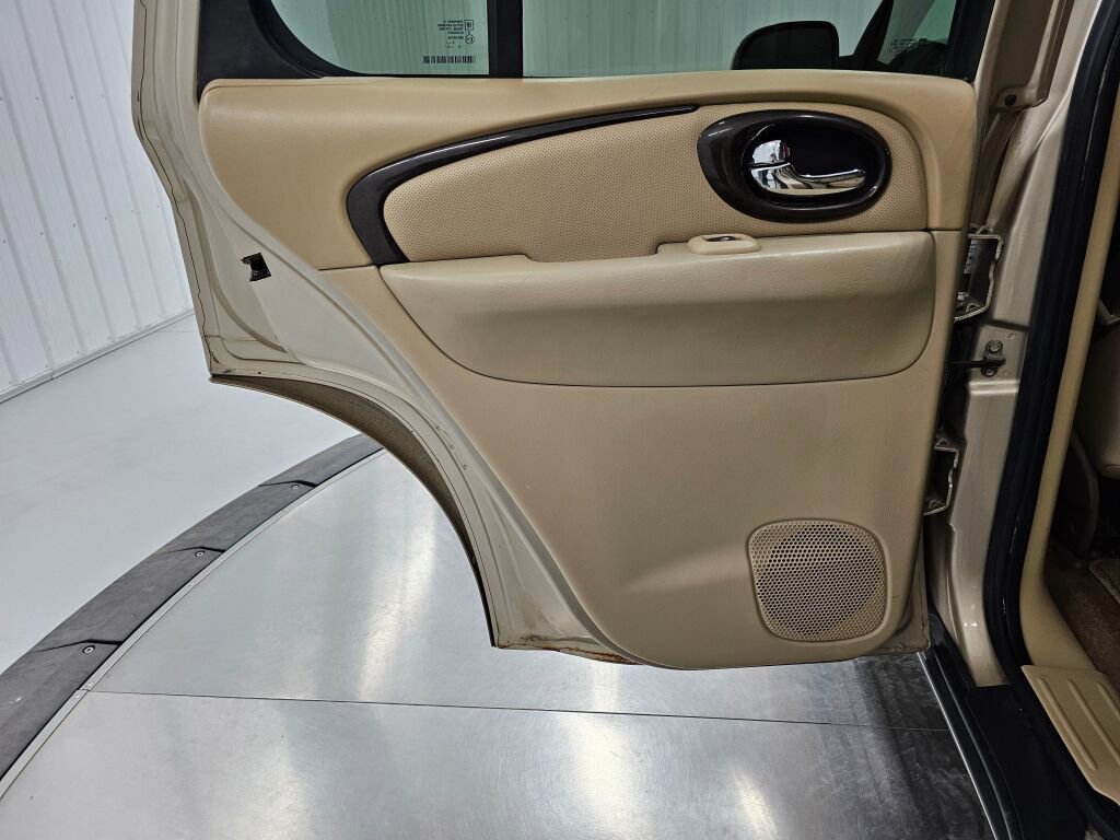 Used 2004 Buick Rainier CXL image 30