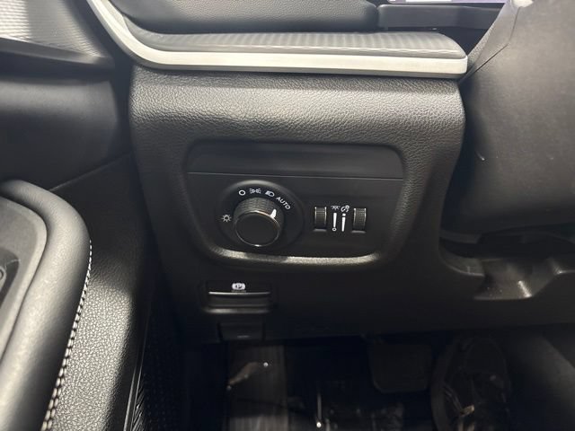 Used 2023 Jeep Grand Cherokee Altitude AWD/4WD image 39