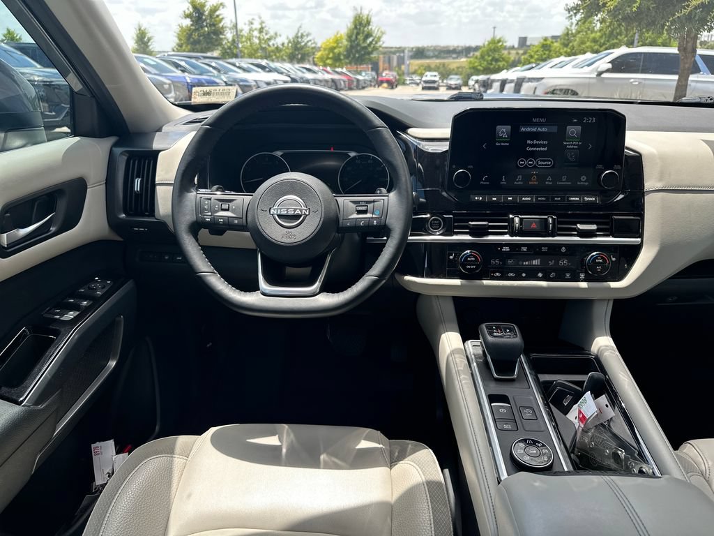 Used 2023 Nissan Pathfinder SL AWD/4WD image 31