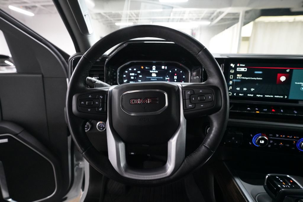 Used 2023 GMC Sierra 1500 Elevation w/ Preferred Package AWD/4WD image 4