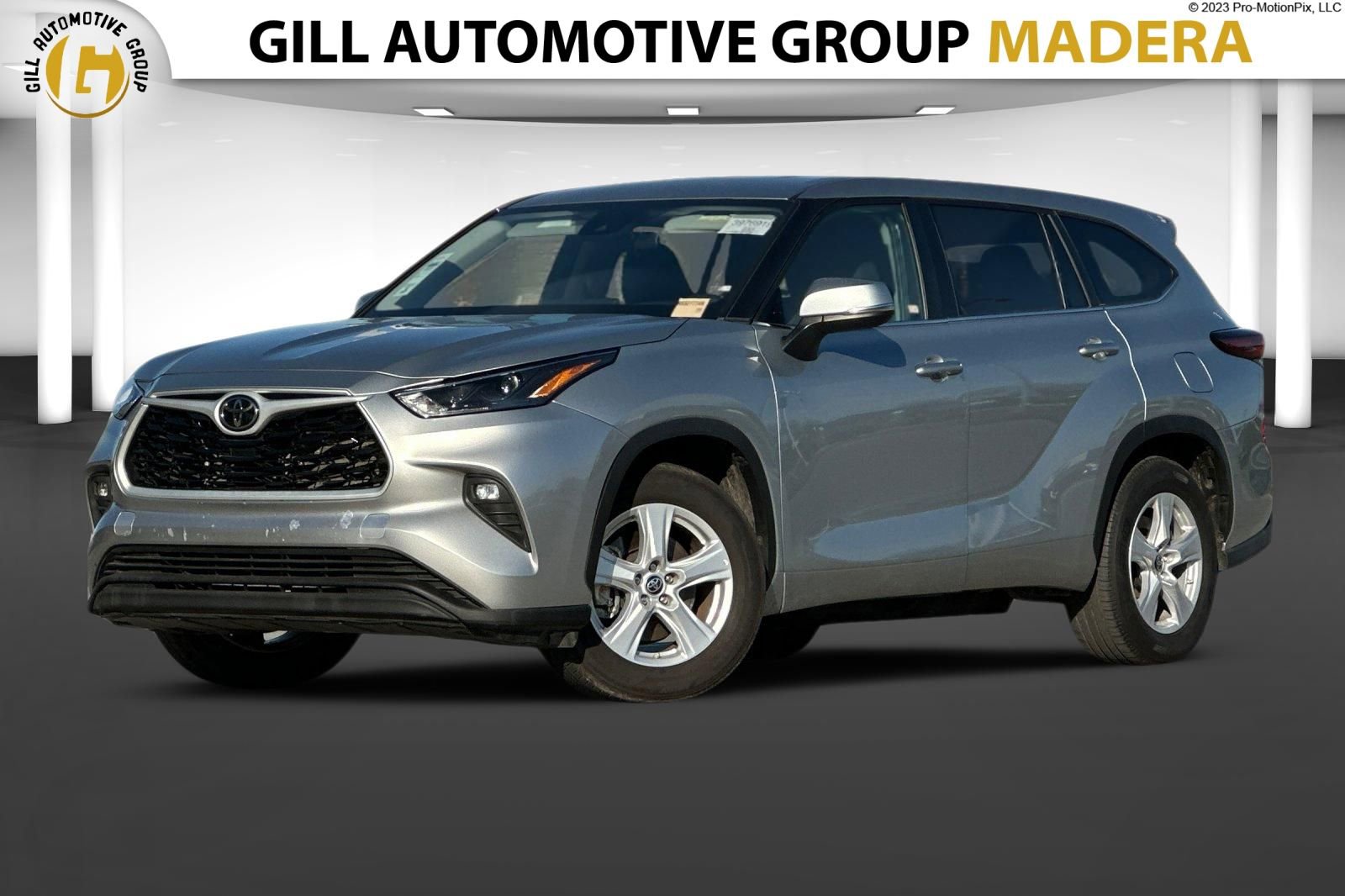 Used 2024 Toyota Highlander LE image 1