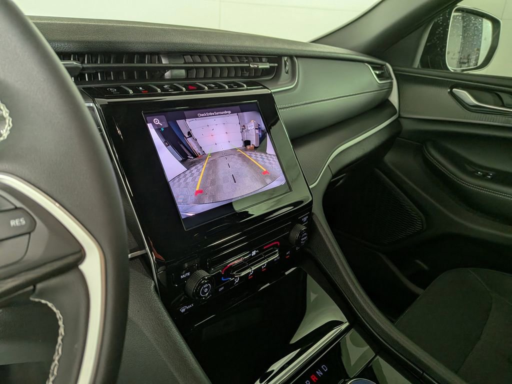 Certified 2025 Jeep Grand Cherokee Laredo X AWD/4WD image 25