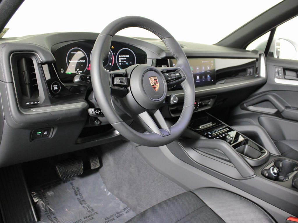 Certified 2026 Porsche Cayenne AWD/4WD image 4