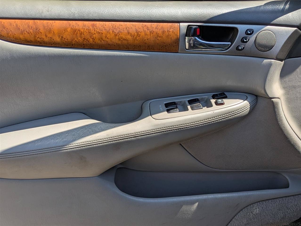 Used 2005 Lexus ES 330 FWD image 11