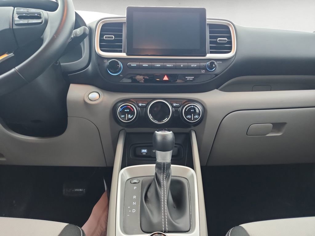 Used 2024 Hyundai Venue SEL image 11