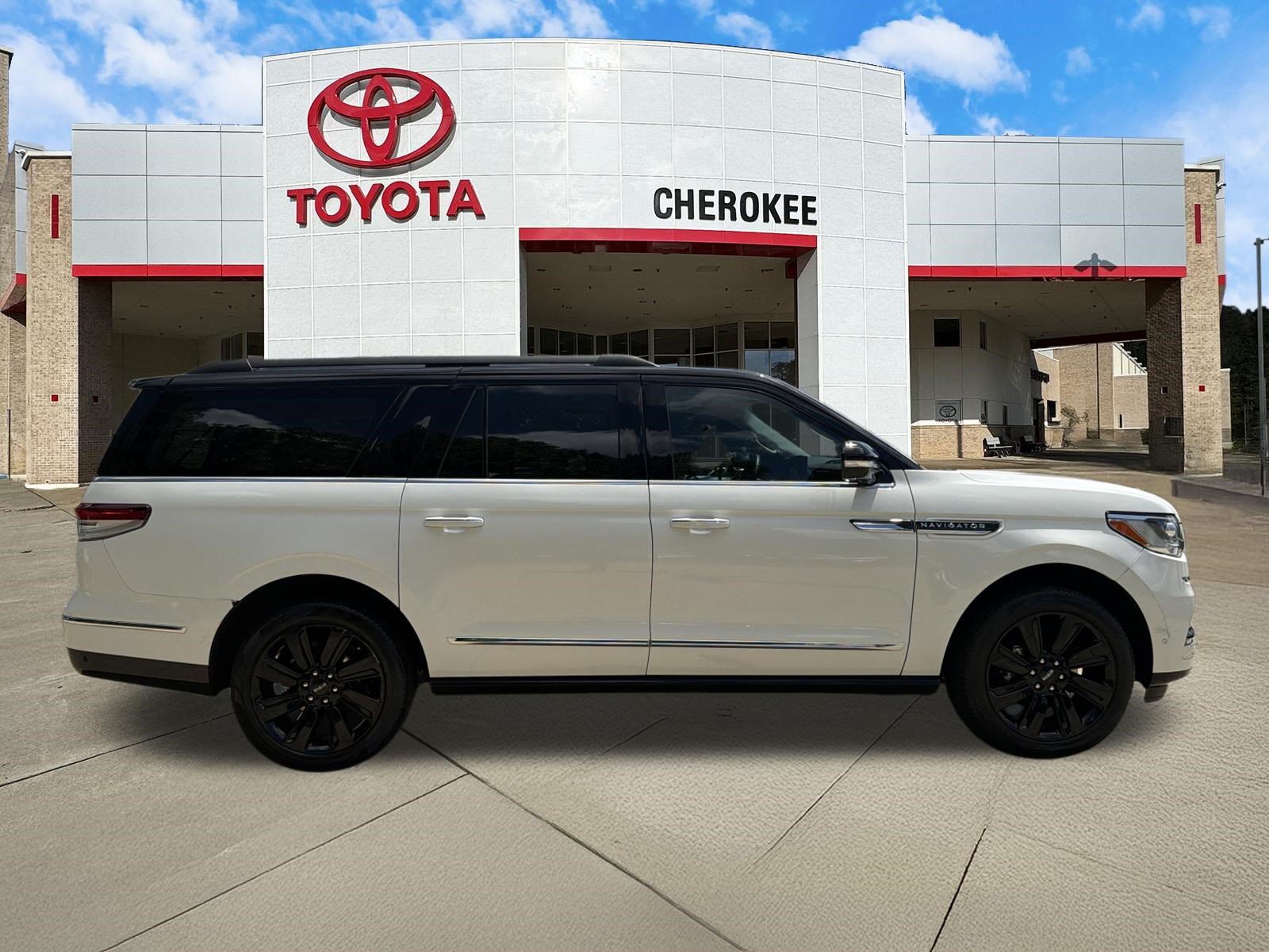 Used 2023 Lincoln Navigator L Black Label AWD/4WD image 4