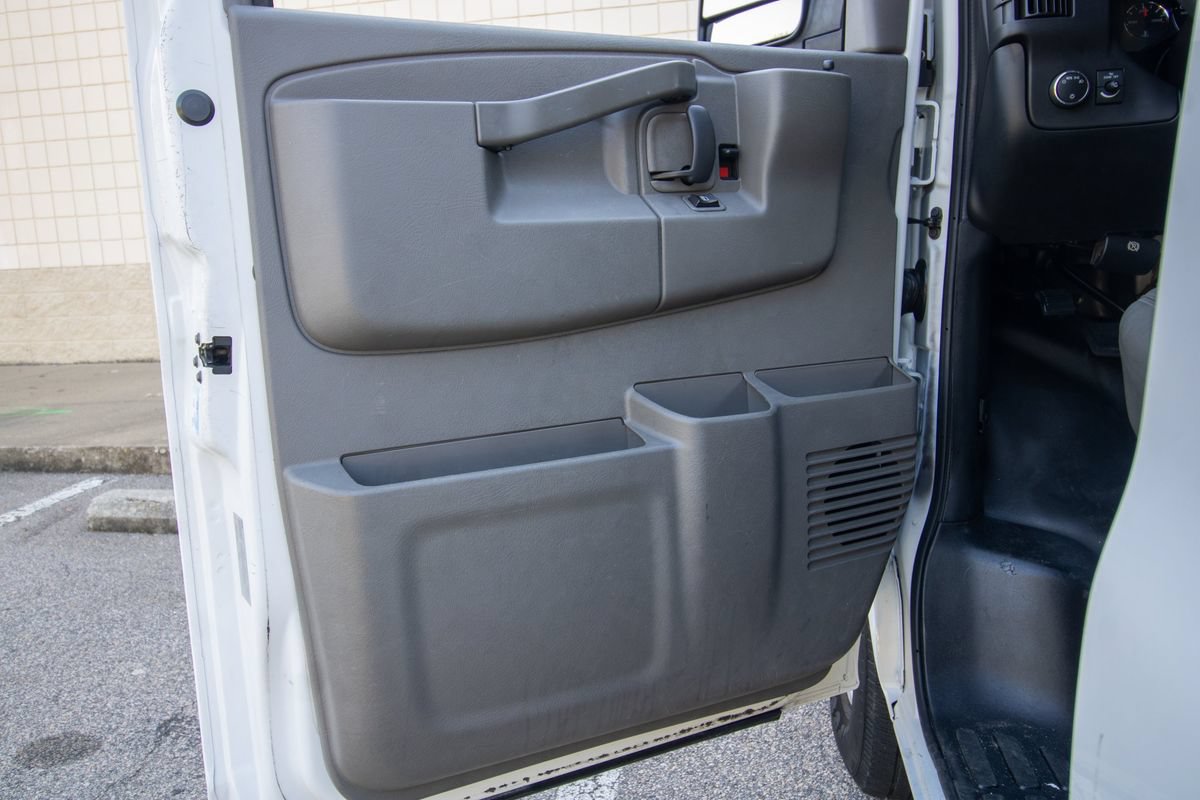 Used 2018 Chevrolet Express 2500 RWD image 10