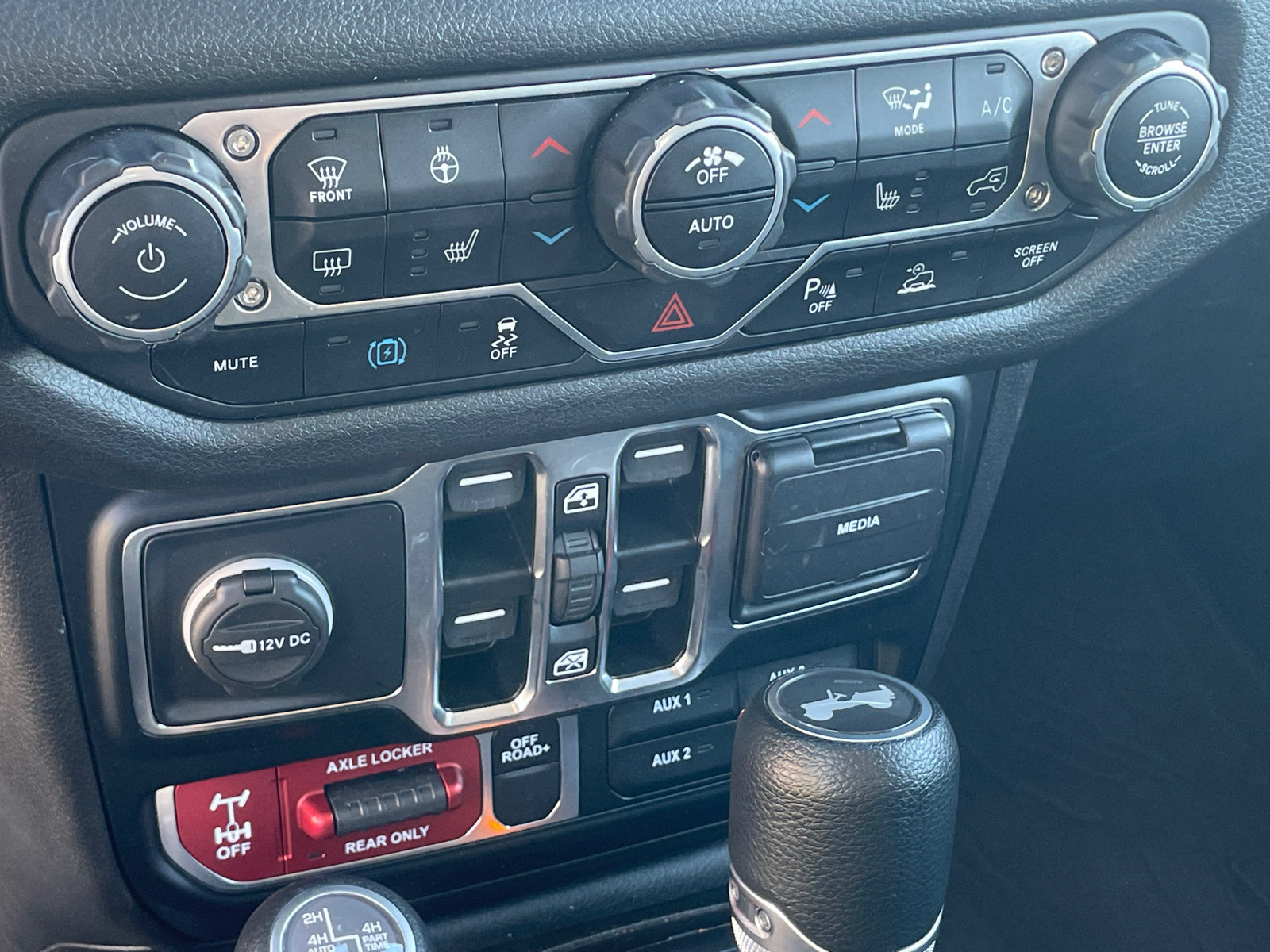Used 2024 Jeep Wrangler Unlimited AWD/4WD image 15