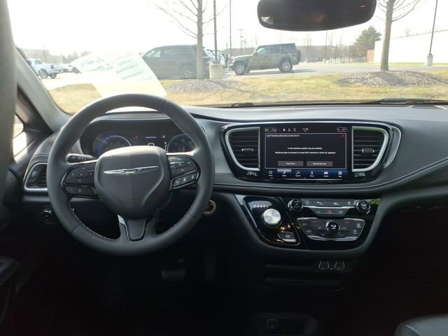 Used 2023 Chrysler Pacifica Touring-L w/ S Appearance Package image 10