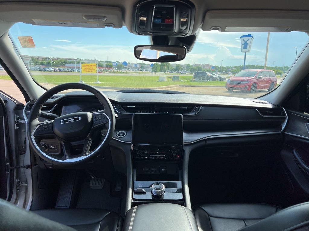 Used 2023 Jeep Grand Cherokee L Limited AWD/4WD image 27