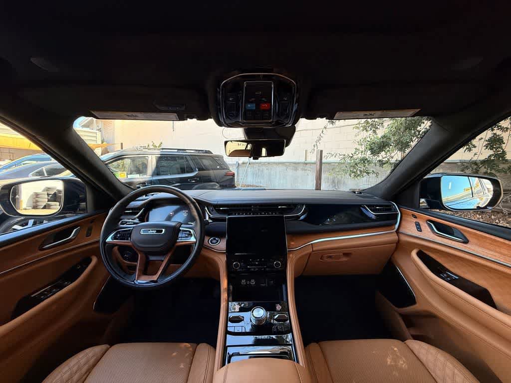 Used 2023 Jeep Grand Cherokee Summit AWD/4WD image 10