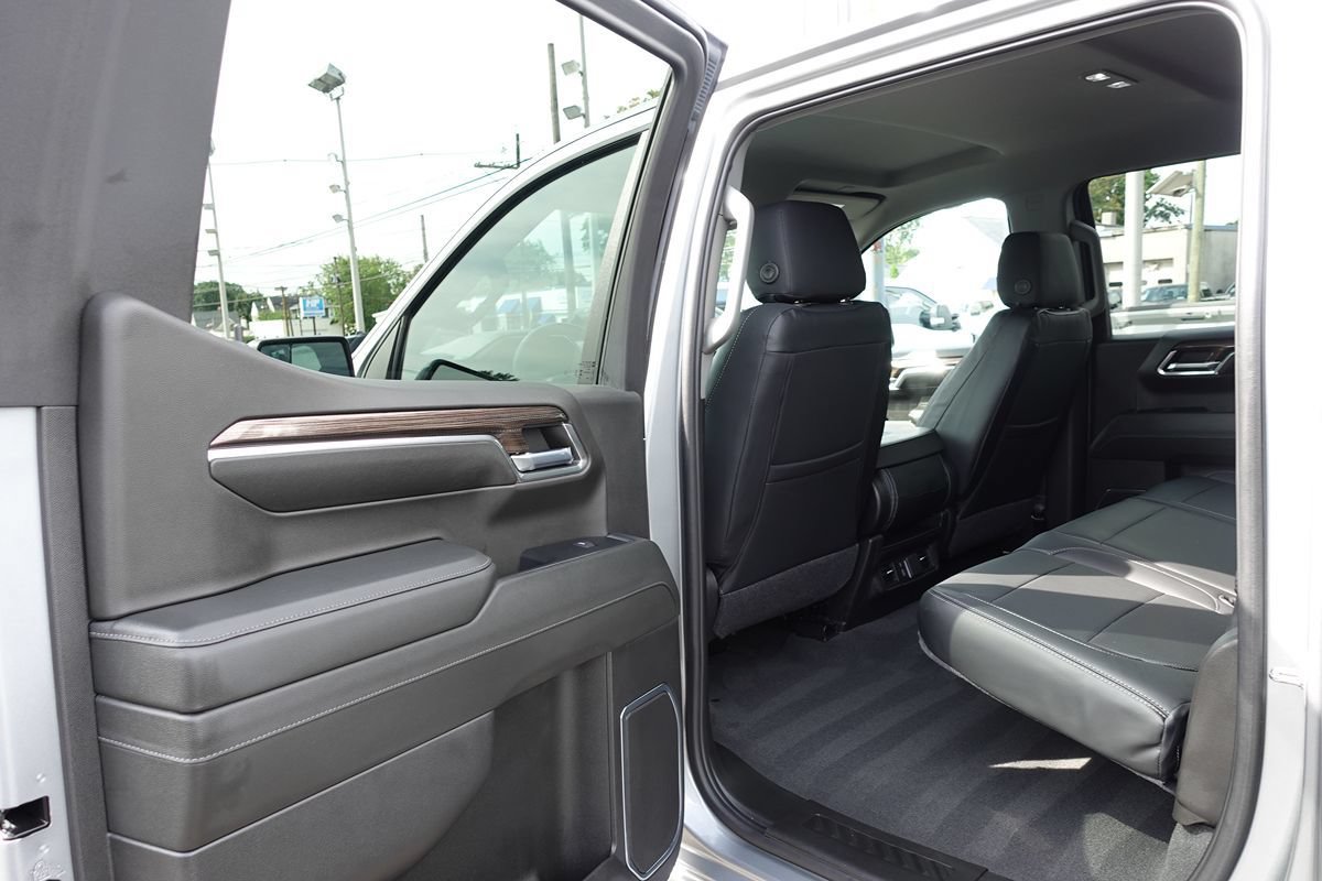 Used 2024 Chevrolet Silverado 1500 LT AWD/4WD image 20