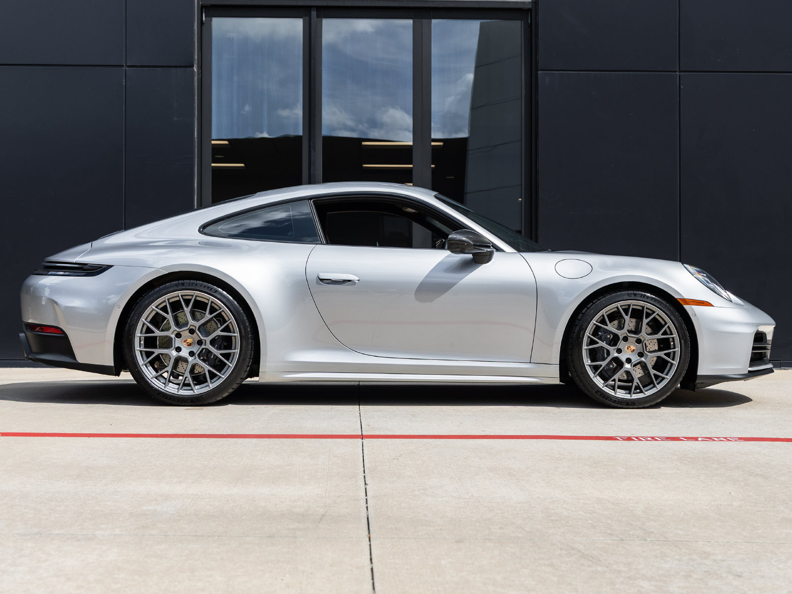 Used 2025 Porsche 911 Carrera RWD image 12