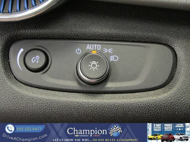 Used 2025 Chevrolet Trax LT FWD image 18