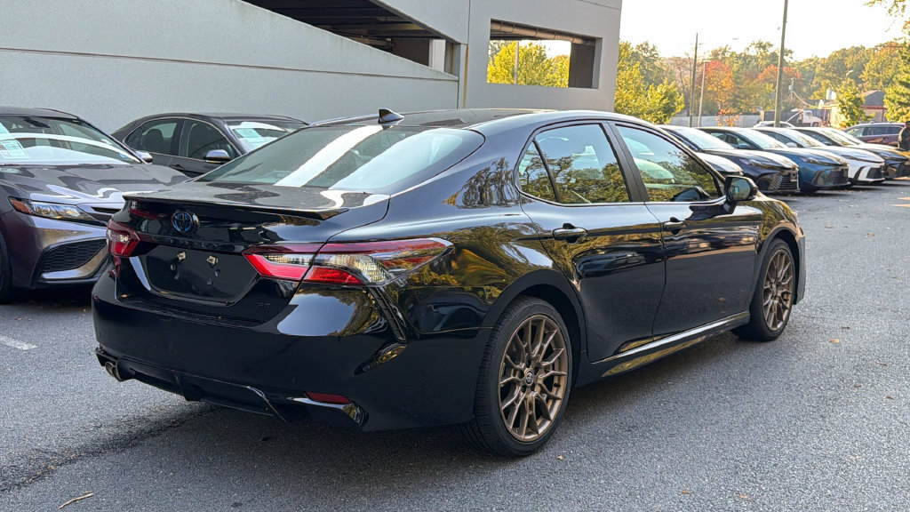 Used 2024 Toyota Camry SE w/ Convenience Package FWD image 4