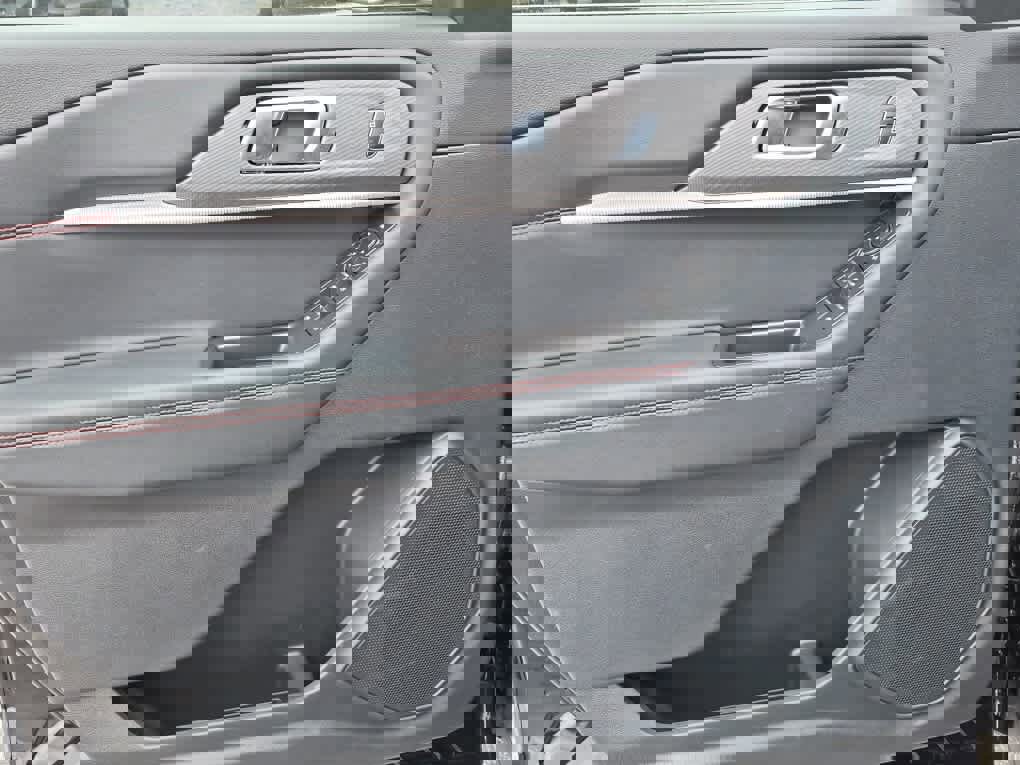 Used 2025 Ford Explorer ST-Line w/ ST-Line Street Pack image 11