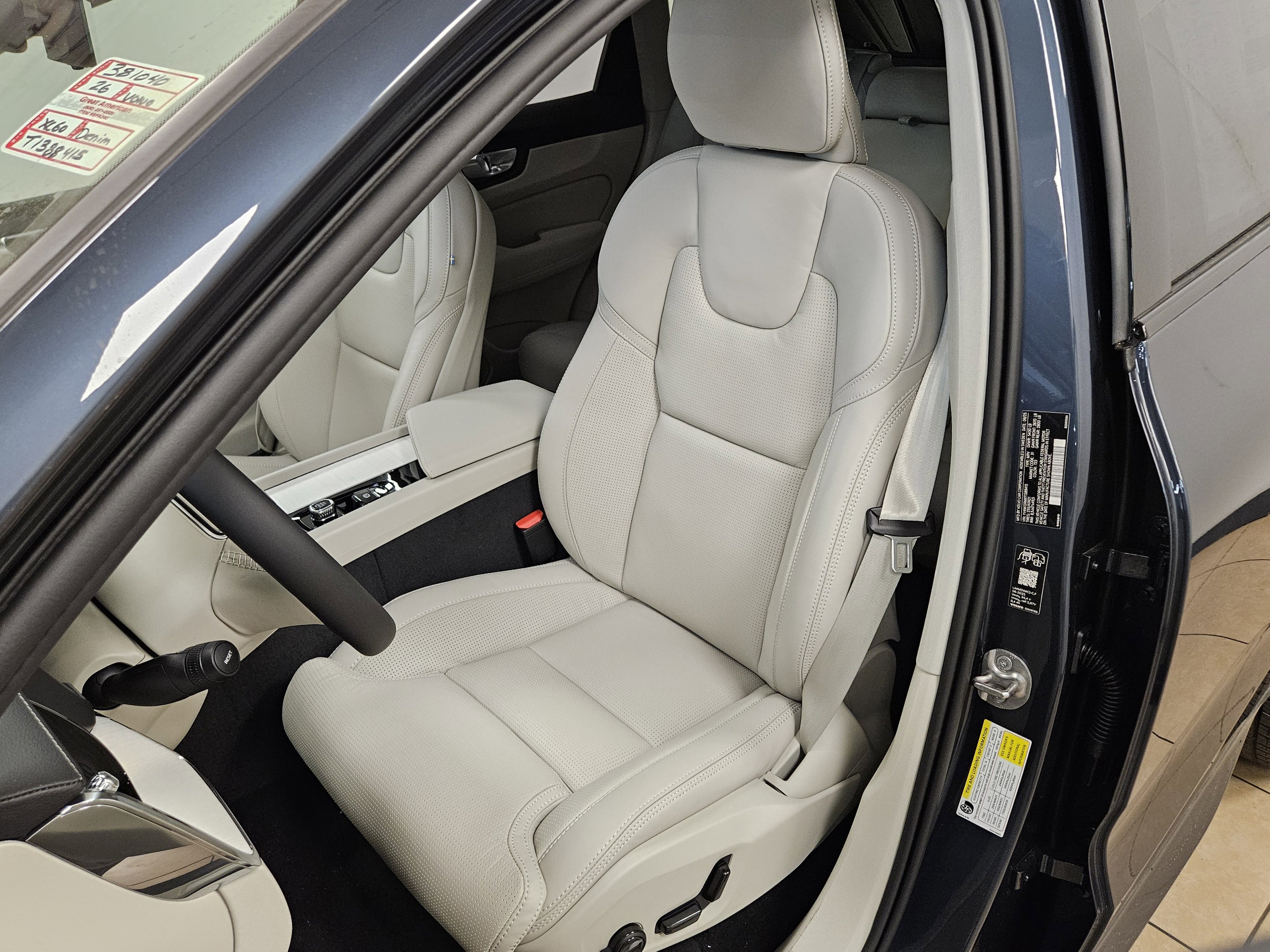 New 2026 Volvo XC60 B5 Ultra w/ Climate Package image 41