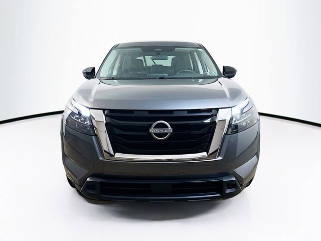 Used 2024 Nissan Pathfinder S image 2