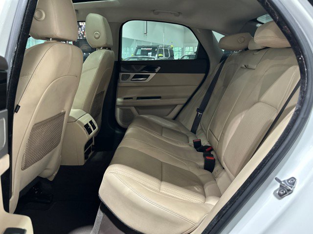 Used 2017 Jaguar XF Prestige AWD/4WD image 33