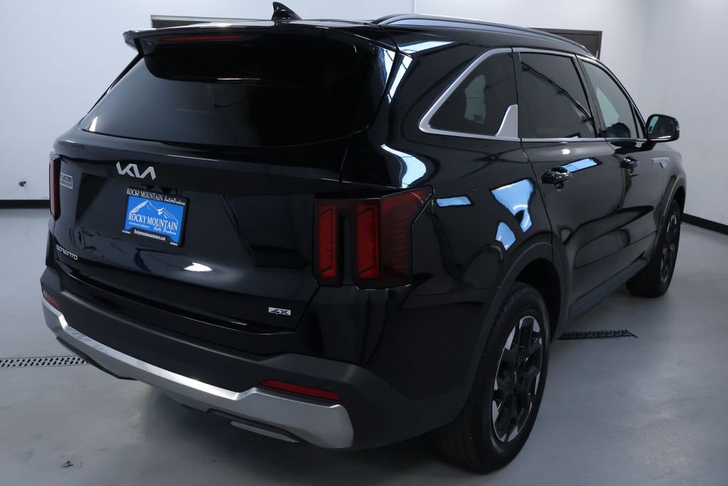 Used 2024 Kia Sorento S image 7