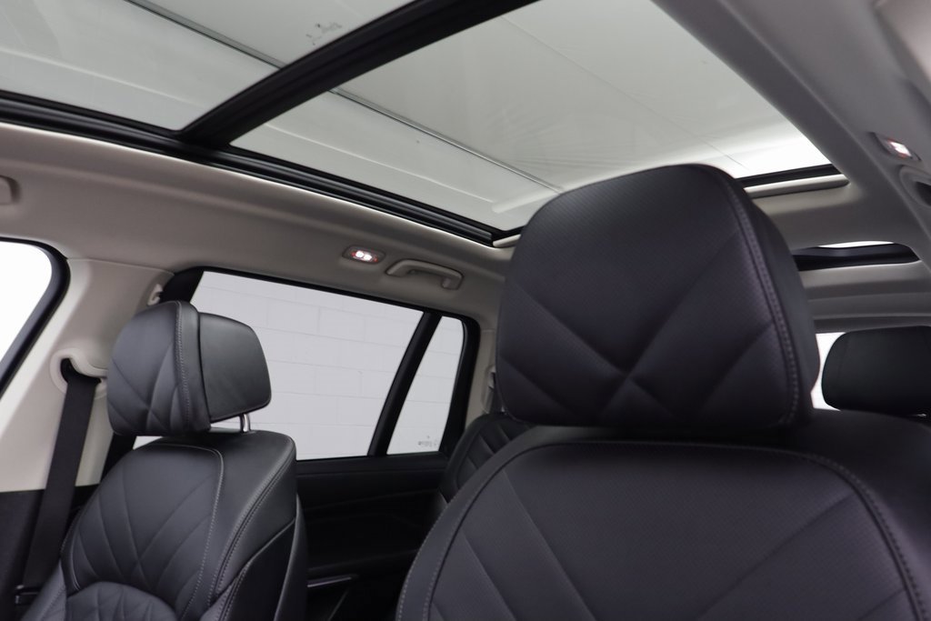Certified 2025 BMW X7 xDrive40i w/ Premium Package image 13