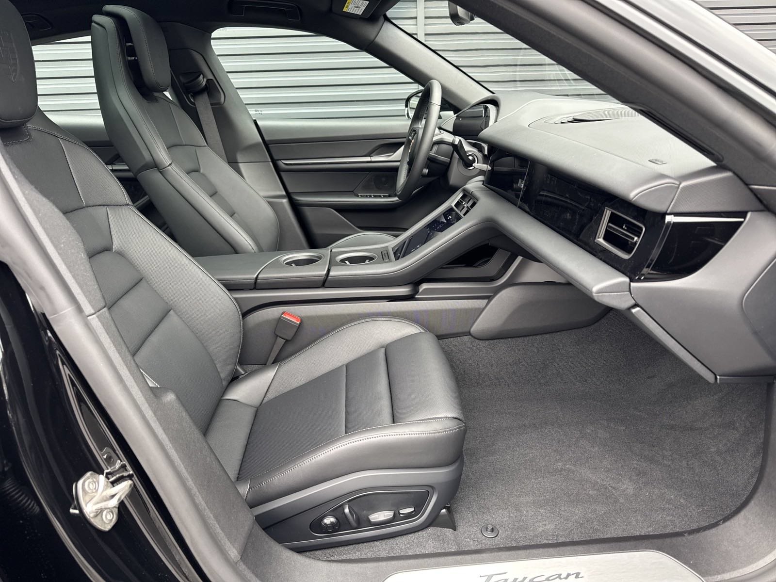 New 2025 Porsche Taycan w/ Premium Package RWD image 35